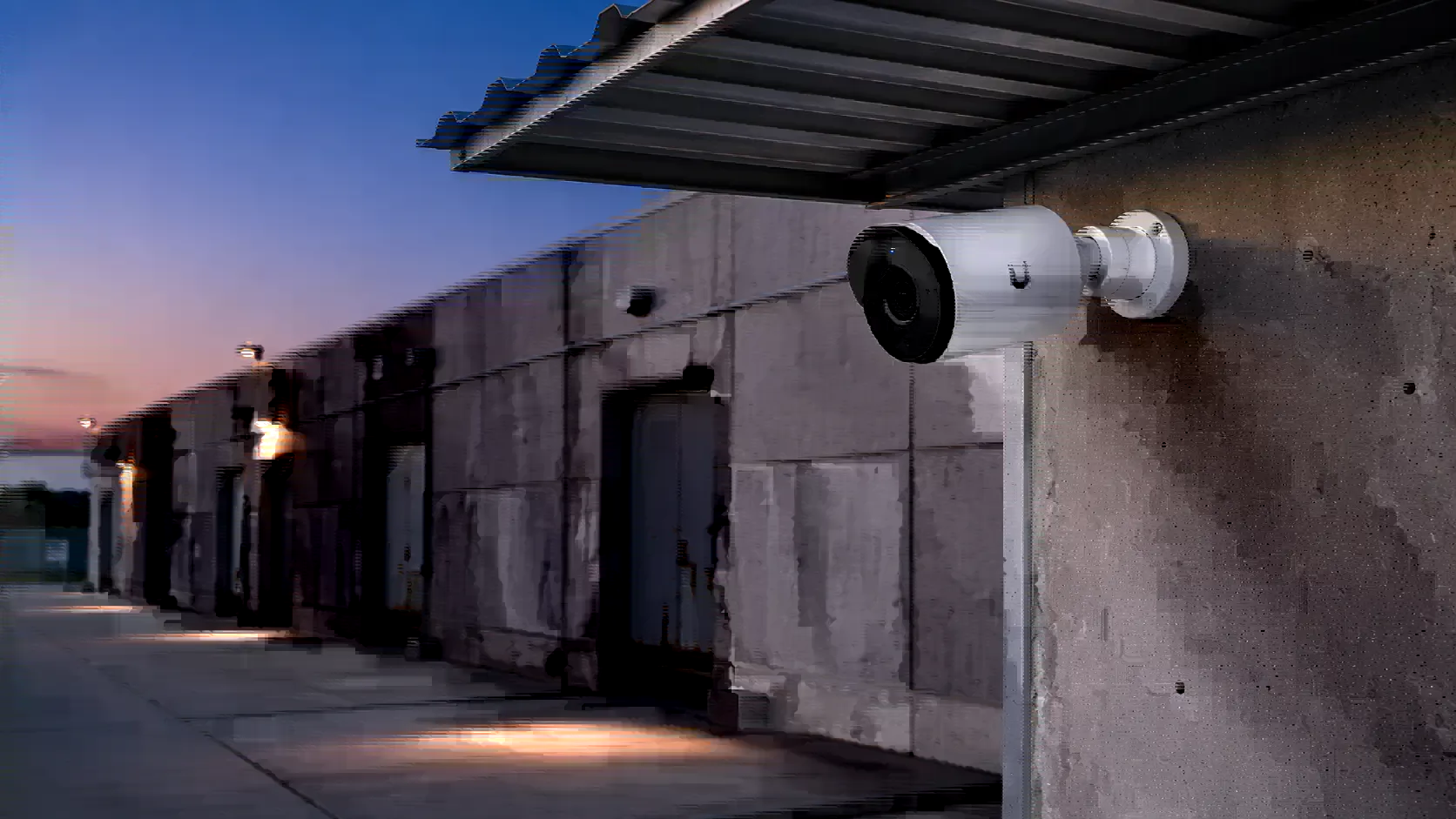 IP-camera gemonteerd aan de buitenzijde van het pand